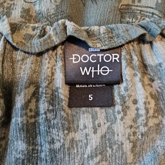 Torrid Doctor Who Peasant Graphic Print Button Tie Front Crinkle Gauze Blouse 5X - Picture 7 of 12